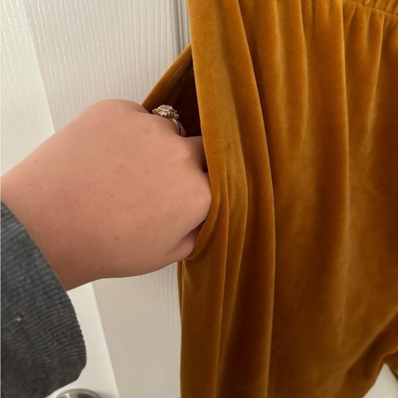 SOLD 2 piece Old Navy velour crop sweater jogger mustard set pockets XL XXL - Picture 9 of 9